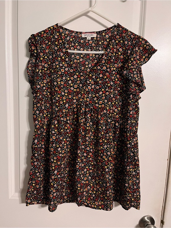 ANDREE BY UNIT Tops - ANDREE BY UNIT Black Floral Ruffle Sleeve Casual Top
